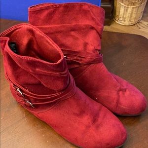 Lower East Sude flat red ankle boot